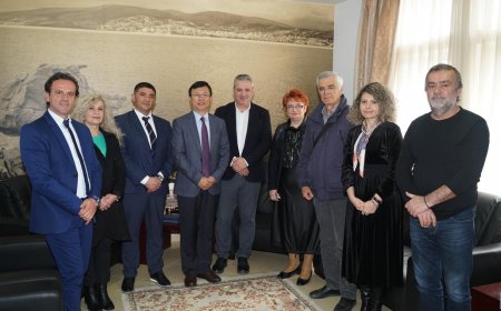 Saranda, se shpejti destinacioni i preferuar i turisteve kinez. Kryebashkiaku Gurma takon Ambasadorin Zhou Ding