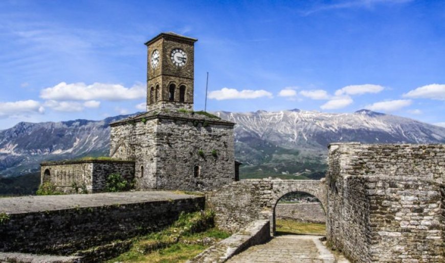 Gjirokastër, ekzistenca e kalasë së gurtë sjell diskutime mes historianëve.