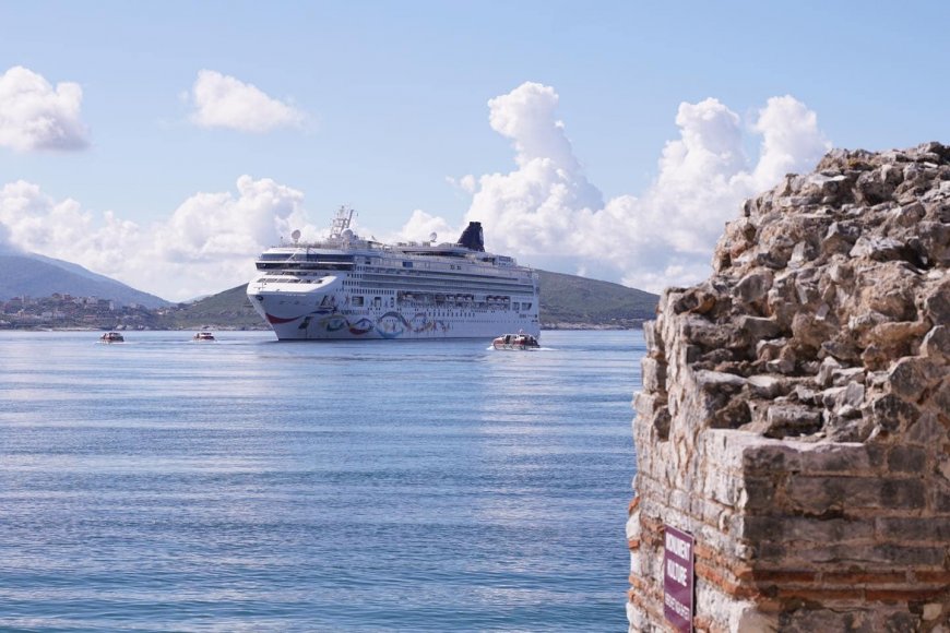 Norwegian Star Cruise  me 2245 pasagjerë mbërrin në Sarandë! Rama entuziast, kemi mikpritur 59% me shume turiste se vjet - travelBIZ