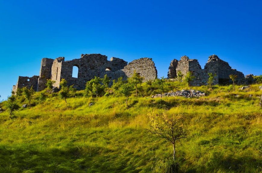 Ndriçim i Kalasë së Lezhës, se shpejti mund ta vizitoni edhe gjatë natës - travelBIZ