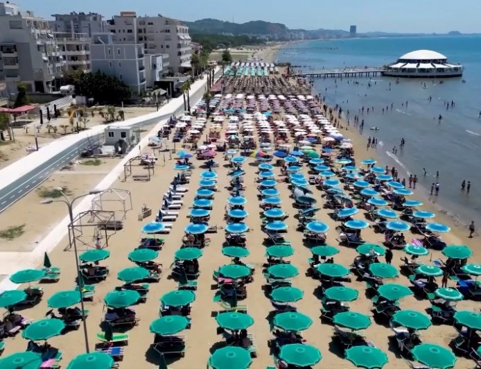 Durresi, plazhi me i frekuentuar ne Shqiperi nga turistet vendas dhe te huaj . Arsyeja?! - travelBIZ